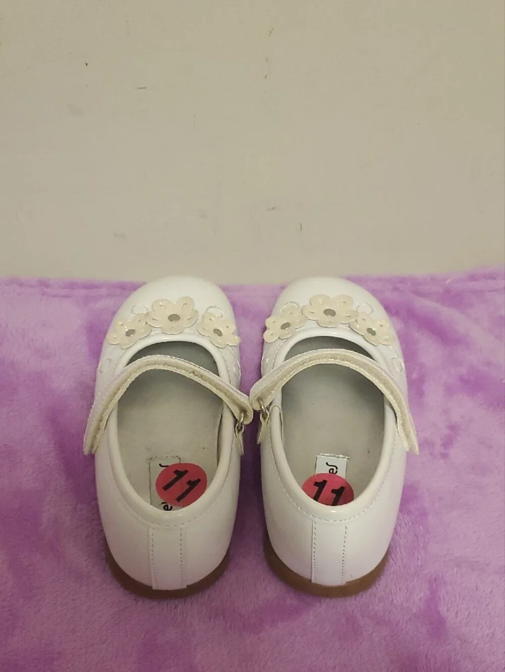Rachel White Patent Mary Janes with Glitter Flower Trim, for Girls, Size 11